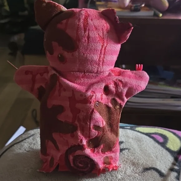 Evil Pig Puppet - Picture 3 of 6